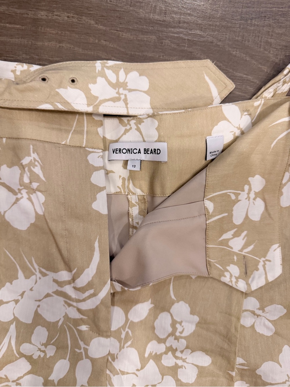 Veronica Beard Beige Floral Tie-Waist Women's Shorts - Picture 2 of 4